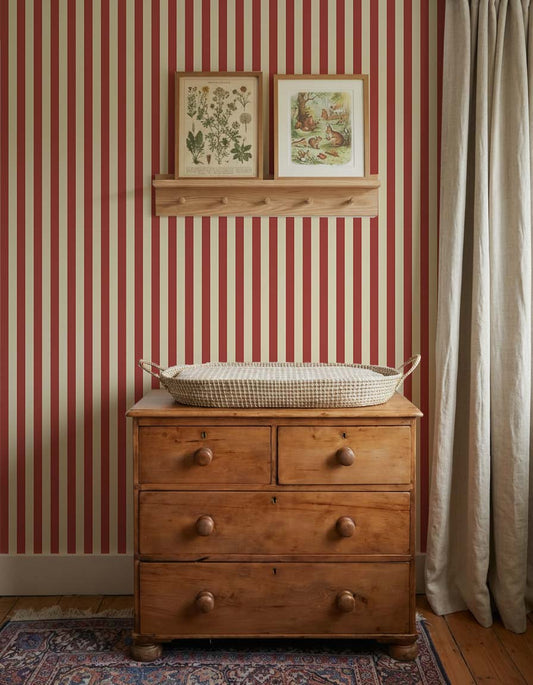 Behang Atelier Chien Smalle Strepen Wijnrood